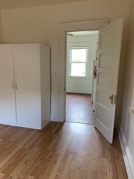 Ceiling fans in all rooms - 2223 Murray Hill Rd