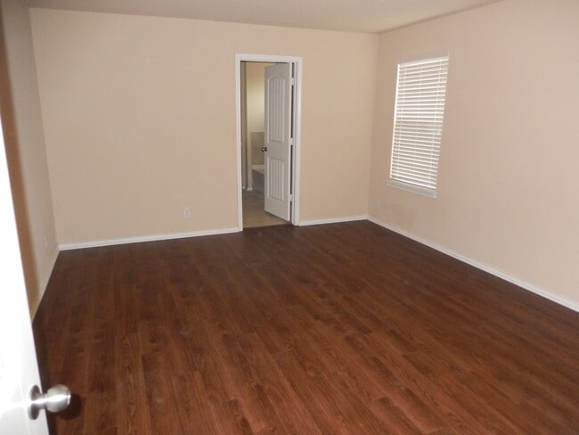 Building Photo - 2711 Sunset Bend