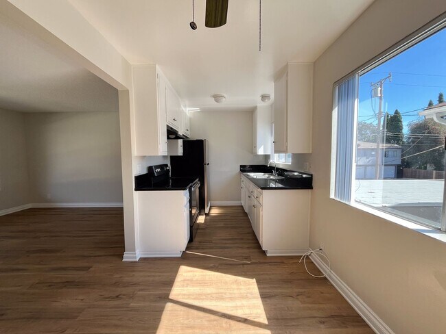 Interior Photo - 372 Freeman Ave