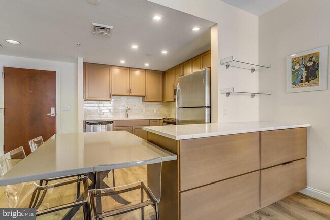 Building Photo - 1020 N Highland St