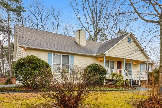 Building Photo - 10 Peace Tree Ln NE