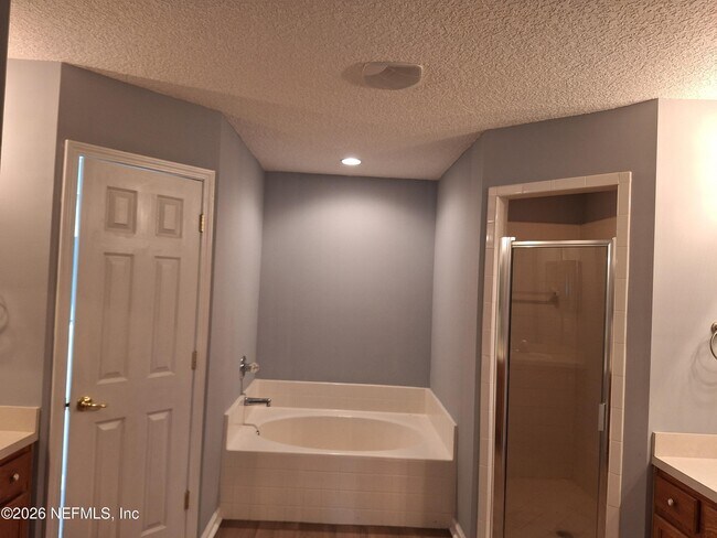 Building Photo - 513 White Jasmine Way