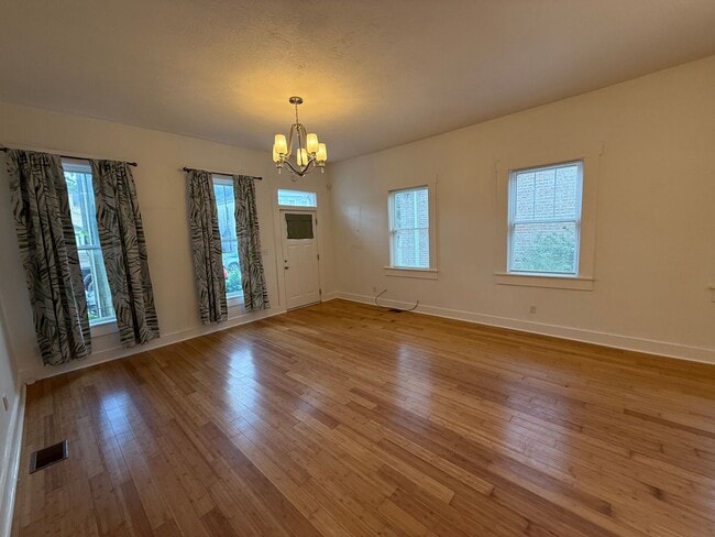 Building Photo - 3-BED 2-BATH IN SHELBY PARK W/ 3-CAR GARAGE