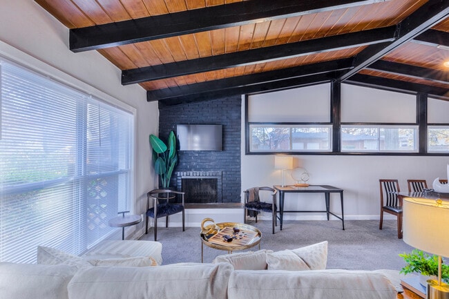 Building Photo - 7739 Peach Tree Ln