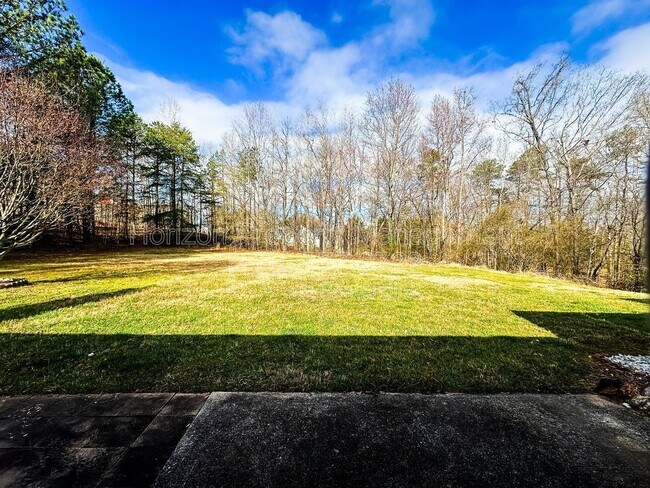 Building Photo - 3903 Hidden Hollow Dr