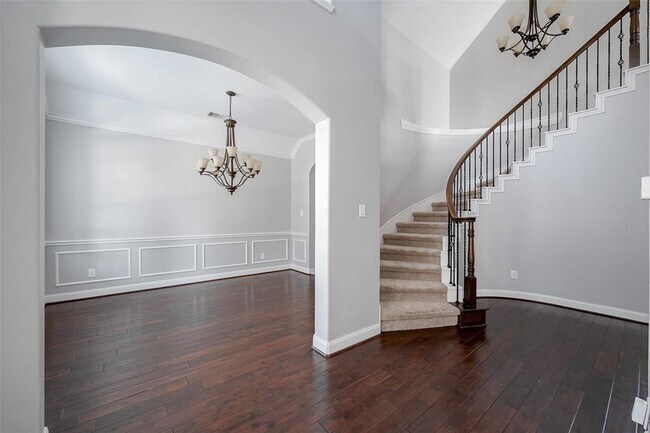 Building Photo - 46 Sandwell Place