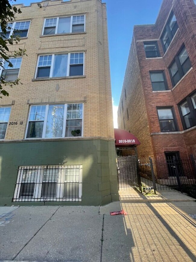 Building Photo - Charming 1-Bedroom Condo in Logan Square!
