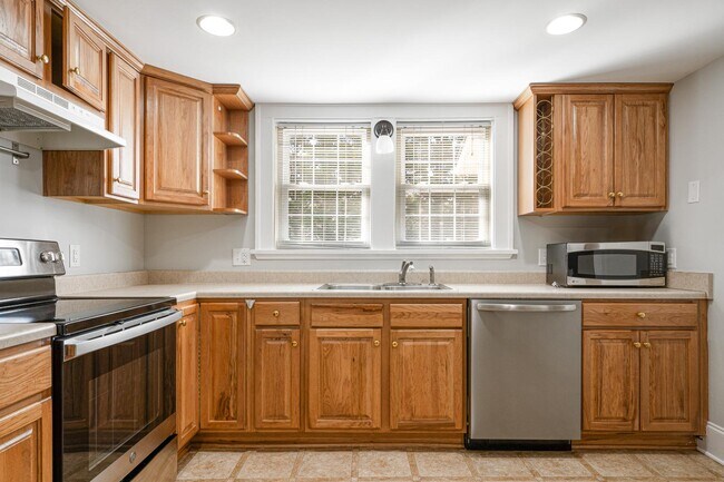 Building Photo - 545 Montgomery St