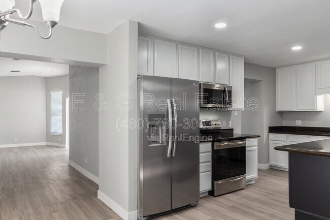 Building Photo - 1332 N 71st St