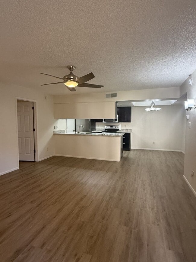Building Photo - Newly renovated! 2 BED CONDO AT SOSSMAN & MAIN!