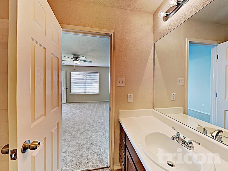 Building Photo - 2319 Camberly View