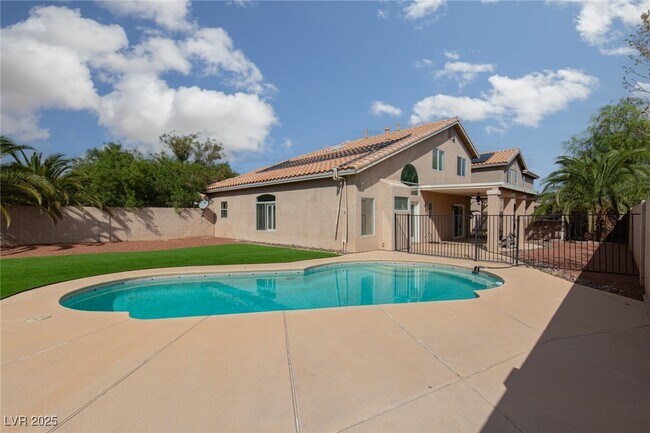 Building Photo - 3900 Triora St