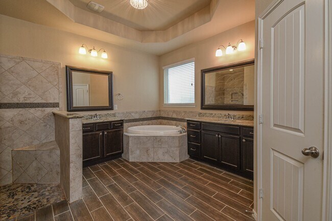 Building Photo - 14149 Isle Royal Ln