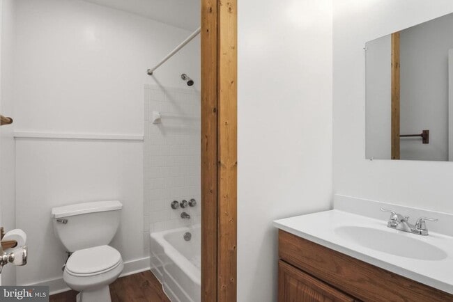 Building Photo - 1469 Cedarhurst Rd