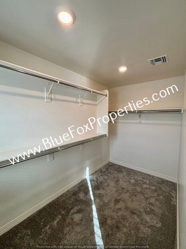 Building Photo - 1048 E Descent St