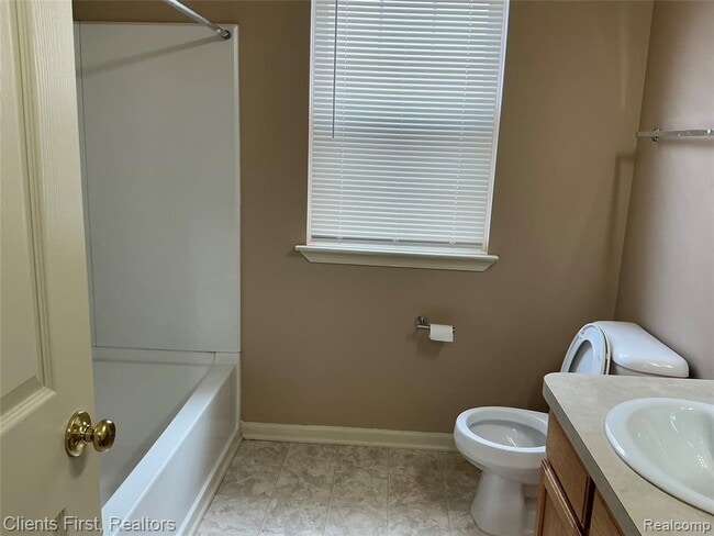 Building Photo - 48161 Nottinghill Ln