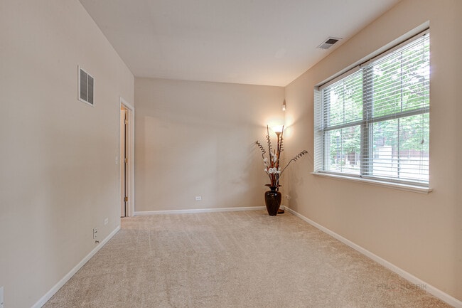 Building Photo - 726 Summit Ln