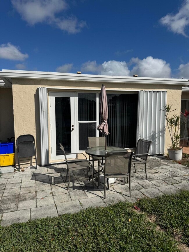 Building Photo - 8892 Bella Vista Dr