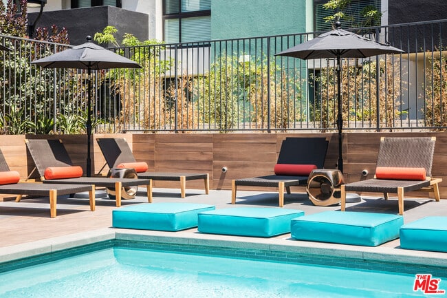 Building Photo - 8770 Washington Blvd