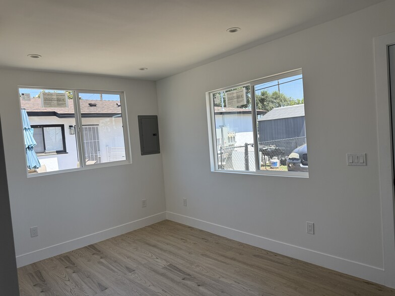 Building Photo - 1204 S Spruce St