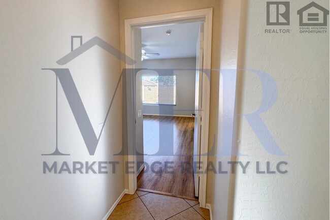 Building Photo - 3Bed/2Bath Home at Cotton Ln/Greenway Rd! $399 MOVE-IN SPECIAL! Ready for Immediate Move-In!