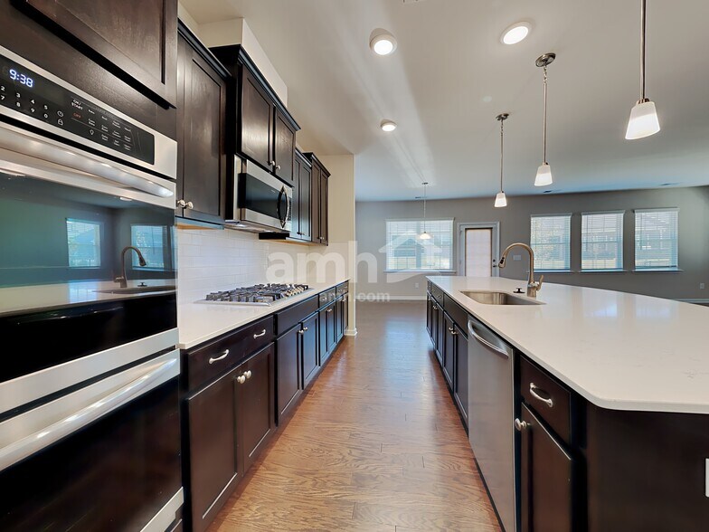 Building Photo - 14324 Little Pine Dr