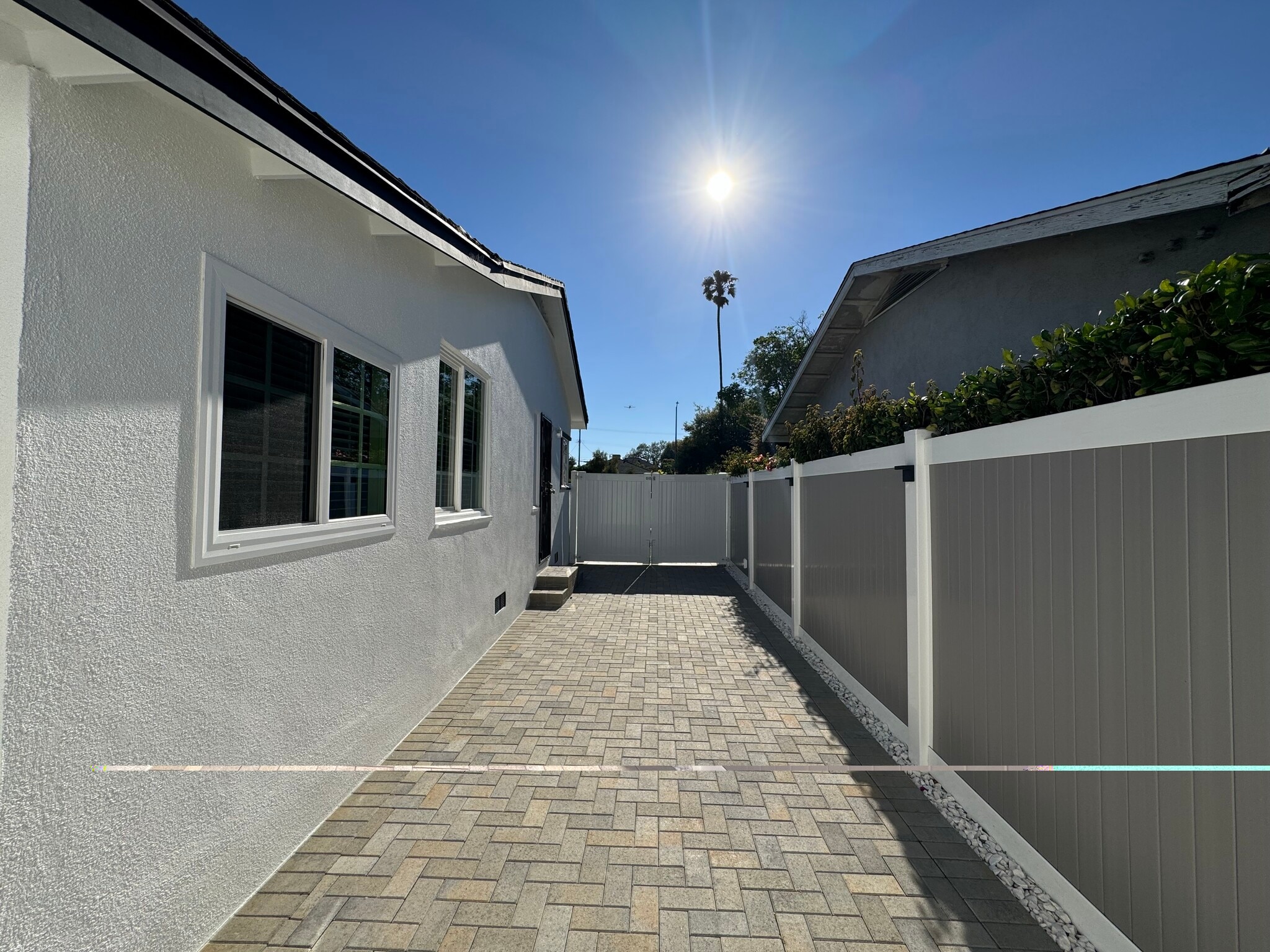 Building Photo - 2754 S Barrington Ave