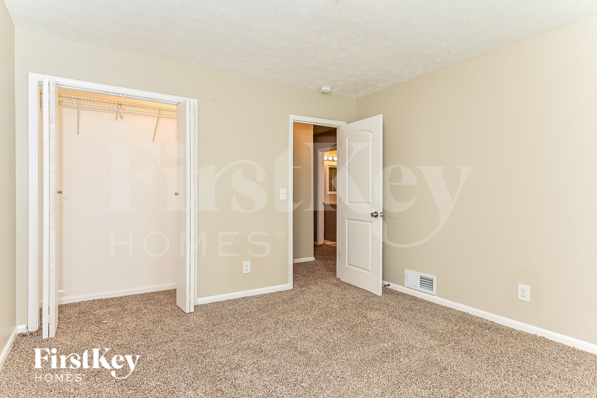 Building Photo - 2264 Country Club Dr SE