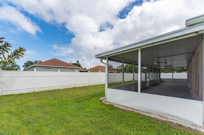 Building Photo - Charming 3-Bedroom, 2-Bath Home with Bonus Room in Poinciana!