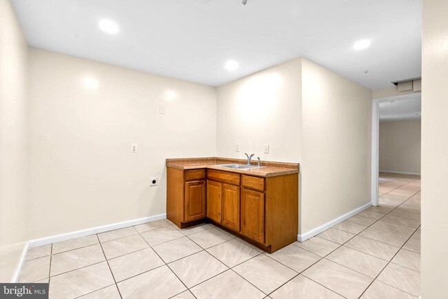 Building Photo - 8913 Tonbridge Terrace