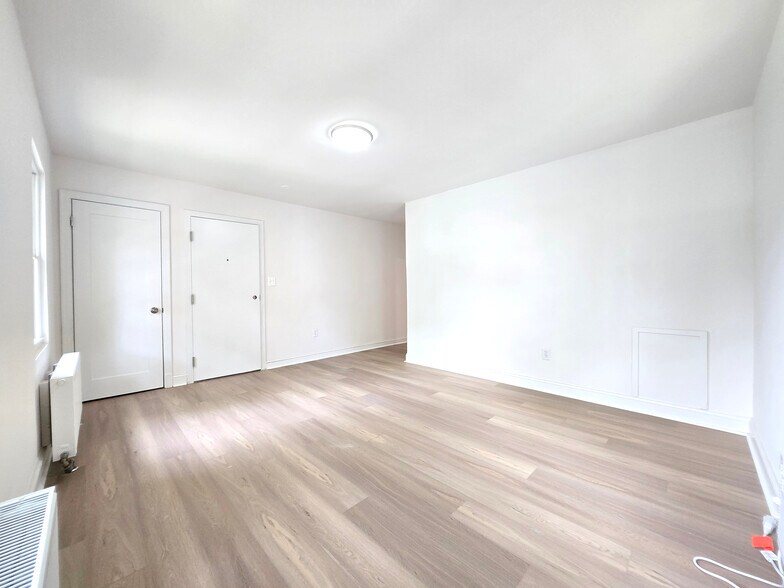 Building Photo - 4530 Avondale St