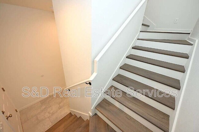 Building Photo - 1013 N Brunnell Pkwy