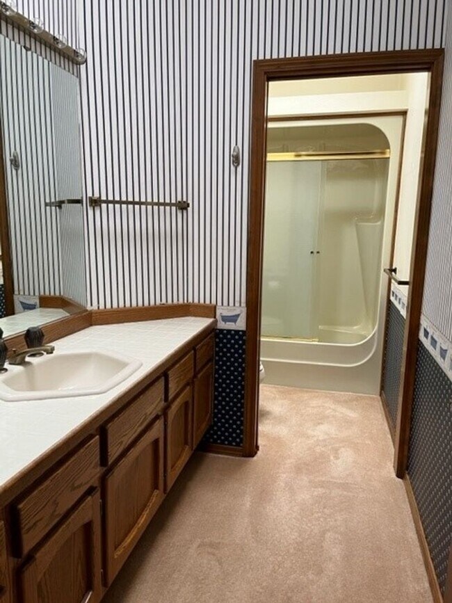Building Photo - Large 3 Bed/2 Bath Home in the Mountain Hi...