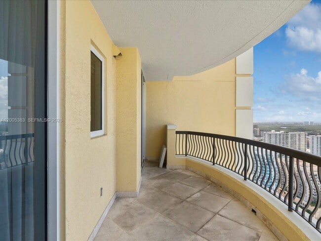 Building Photo - 17875 Collins Ave