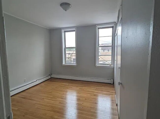 Building Photo - 187 Beacon Ave