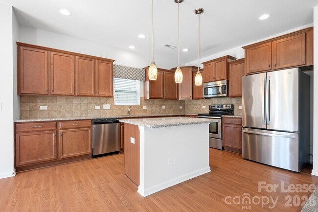 Building Photo - 2059 Blue Iris Dr
