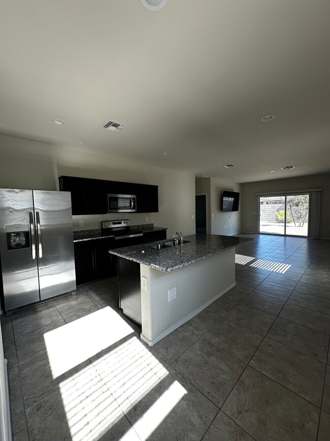 Building Photo - 35288 W San Alvarez Ave