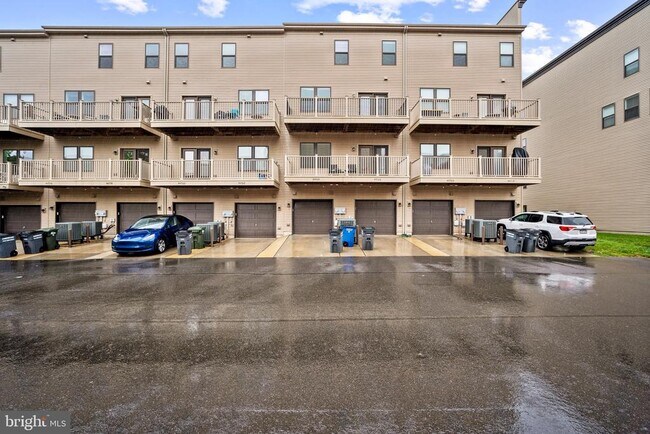 Building Photo - 44764 Tiverton Sq