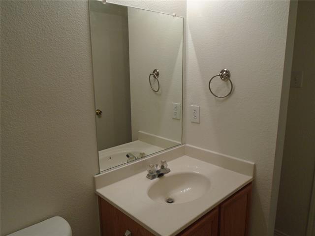 Building Photo - 5008 Waterford Dr