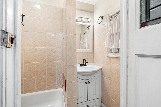 Building Photo - 3229 Almond St