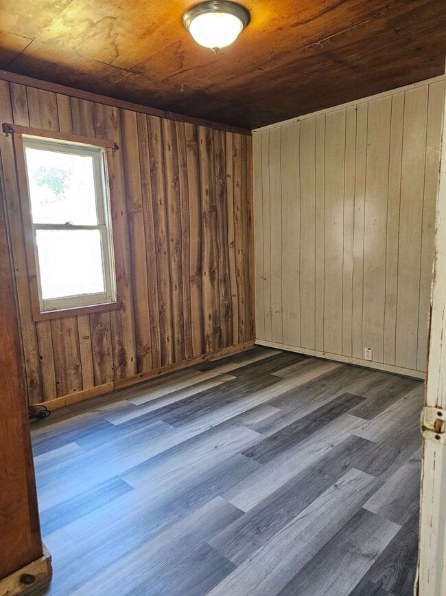Building Photo - 129774thstreet.is4lease.com