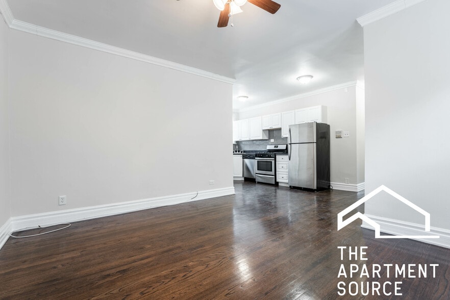 Building Photo - 3825 N Greenview Ave