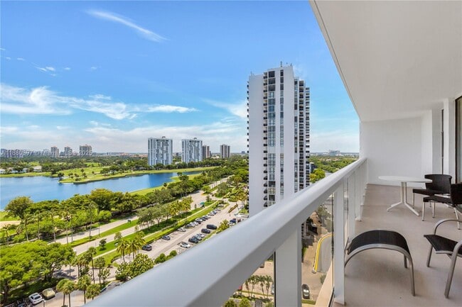 Building Photo - 3701 N Country Club Dr