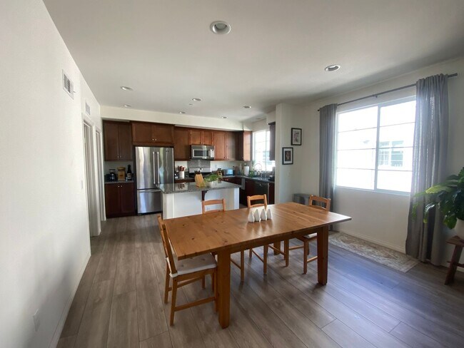 Building Photo - Downtown Upland 3 Bedroom Condo