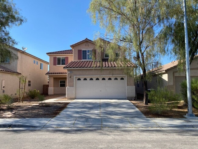 Primary Photo - Large four-bedroom house with a loft