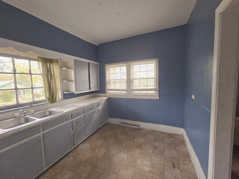 Building Photo - 1515 45th St Ensley
