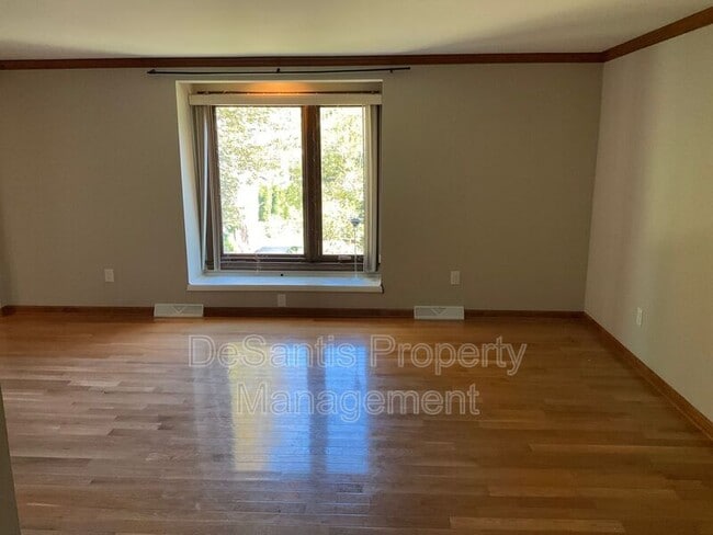 Building Photo - 471 Manordale Rd