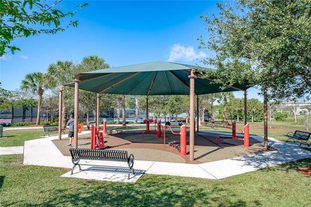 Building Photo - 3050 N Palm Aire Dr