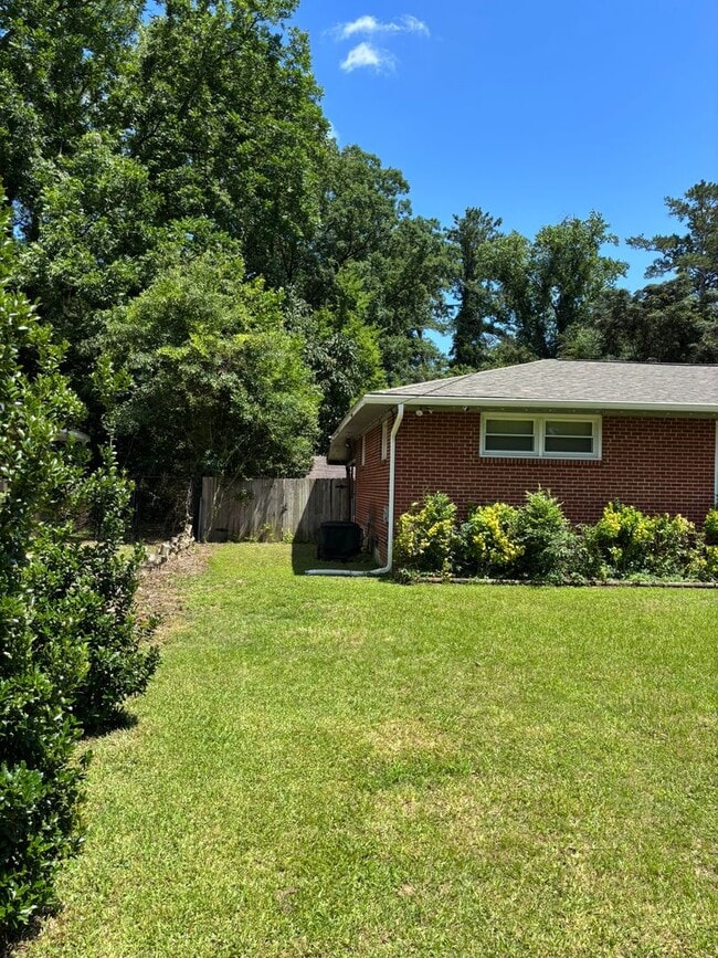 Building Photo - Welcome to this 1,692 sq ft Columbus, GA home offering 3 bedrooms and 1.5 bathrooms