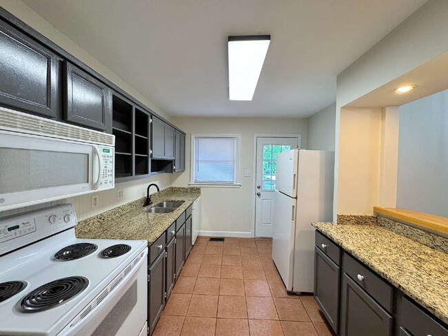 Building Photo - Charming 3 Bedroom Home in Raleigh!